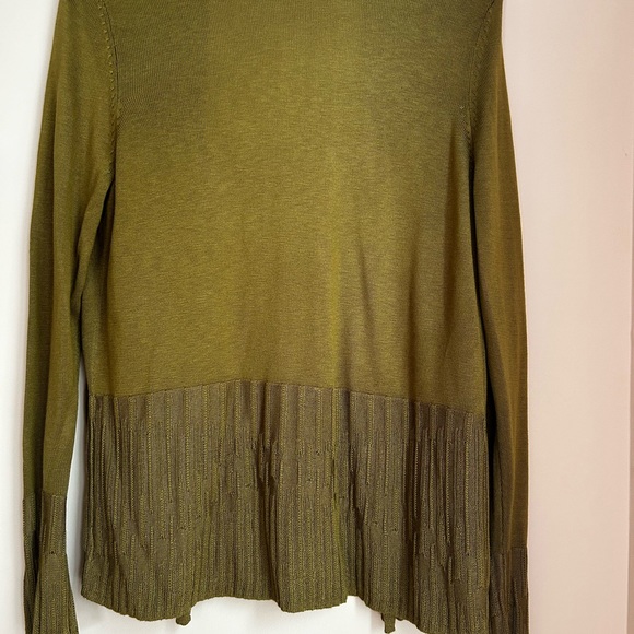 Beautiful never worn short golden green open cardigan with geometrical detail. - Picture 6 of 6